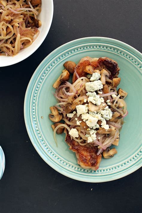 Pan-Fried Steak with Spiralized Onions, Mushrooms & Blue Cheese ...