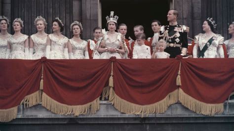 Buckingham Palace balcony guessing game goes on - BBC News