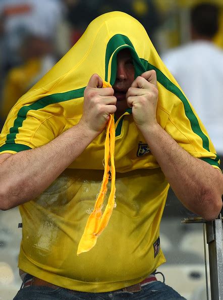 18 Best Photos of Brazil Players & Fans Crying After Losing to Germany