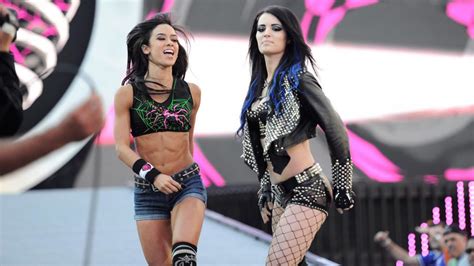 5 Best Looks Of AJ Lee's Career (& The 5 Worst)