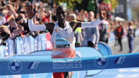 Eliud Kipchoge wins his fifth BMW Berlin Marathon in 2:02:42 - Canadian ...