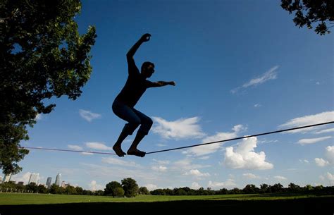 The Beginners Guide To Slacklining - LifeHack