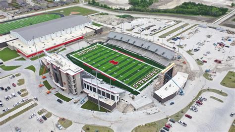 Texas high school gets new 10,000 seat, $35M football stadium ...