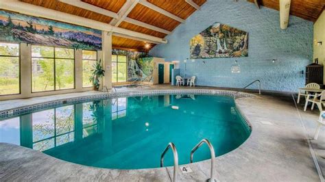 7 of the Best Pigeon Forge Hotels with Indoor Pool - Tripster Travel Guide