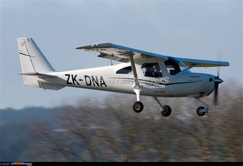 Cessna 162 Skycatcher - Large Preview - AirTeamImages.com