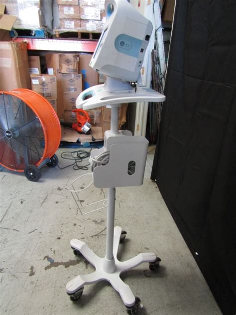 Welch Allyn Connex 6000 Vital Signs Monitor 64NTXX W/ Temp probe and Mobile Stand for sale