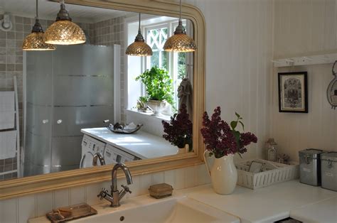 The Best Lighting Solutions For Small Bathroom