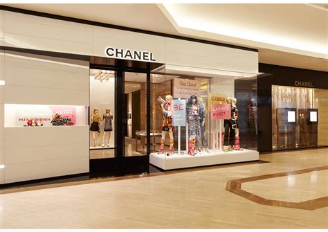 LA: Chanel at South Coast Plaza Gets a Golden Makeover