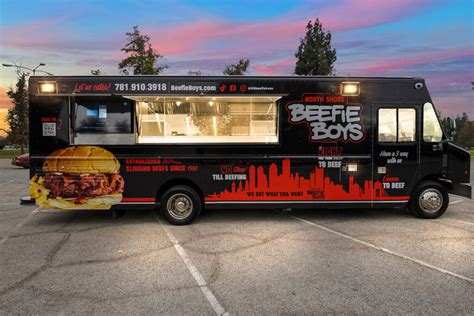 3 Exterior Food Truck Design Tips to Attract More Customers