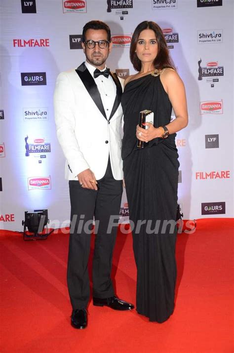 Ronit Roy and Neelam Singh at Filmfare Awards 2016 Media