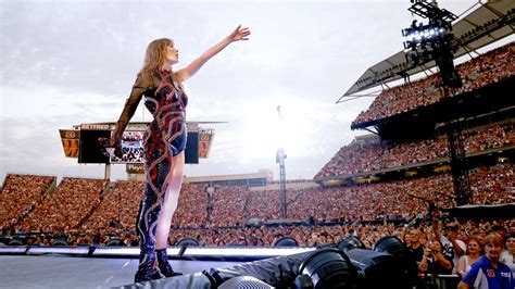 ‘Cruel Summer’ for Taylor Swift fans in Asia as Singapore shows sell out | CNN Business