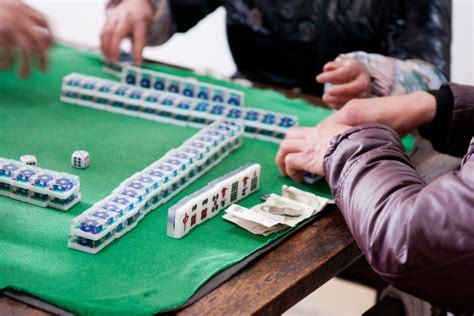 Playing Mahjong As a Gambler's Game