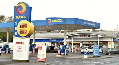 Maxol and Spar, Saintfield (October... © Albert Bridge cc-by-sa/2.0 :: Geograph Ireland