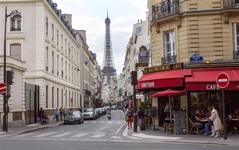 La Tour Eiffel me regarde par Anjanique Barber, Amherst College – Le Blog