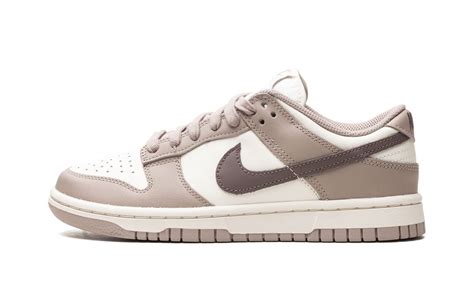 Nike DUNK LOW WMNS "Diffused Taupe" - Stadium Goods