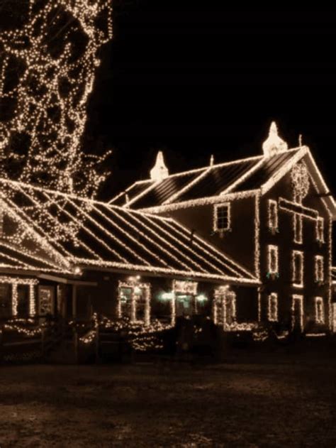 5 BEST Ohio Christmas Lights Displays to See in 2022