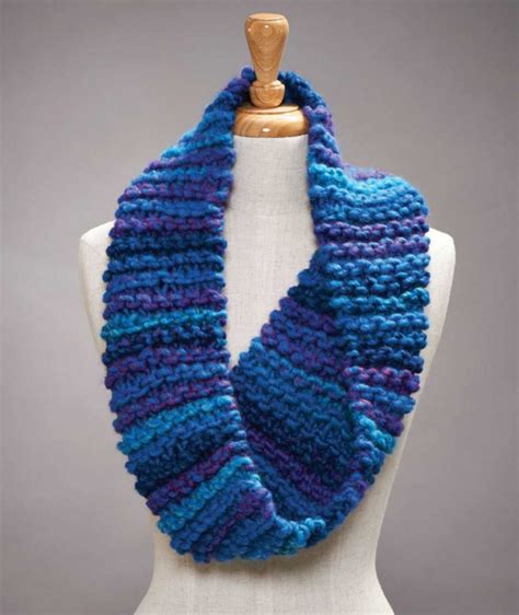 Bulky Yarn Garter Stitch Cowl Free Knitting Pattern