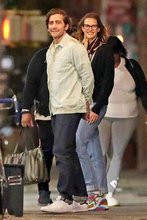 Jake Gyllenhaal and Model Jeanne Cadieu Have Romantic Evening Stroll in NYC