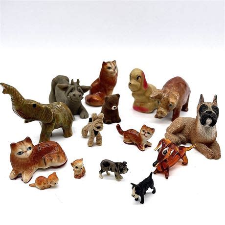 Blazing Auctions - Collection of Miniature Animal Figurines