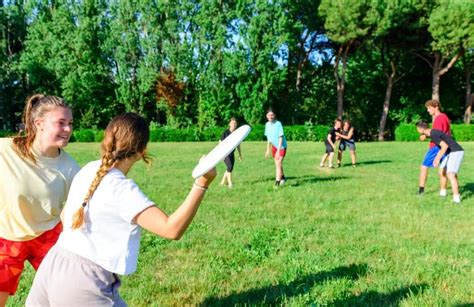 Frisbee Games: Unleashing Fun in the Outdoors and Indoors - Kids n Clicks