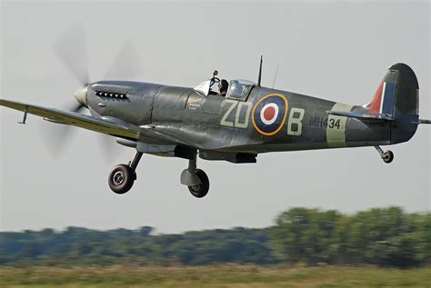 OFMC Spitfire IX take off from Rougham 2009 | phil.wright29 | Flickr