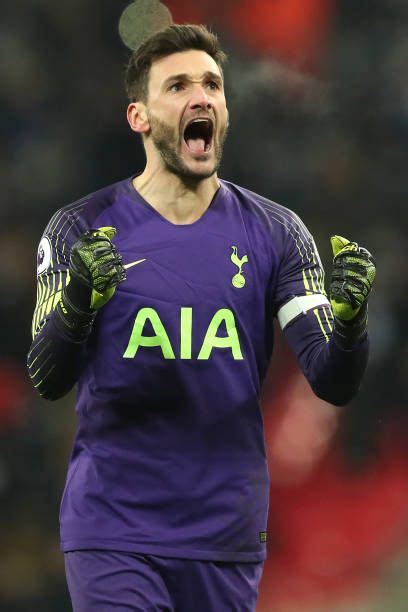 Tottenham Goalkeeper / Tottenham Keeper Paul Robinson Scores Freak Free Kick Vs Watford On Mar ...