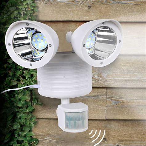 LED Solar Twin Head Outdoor Security Floodlight, 3 Watts, With Light ...