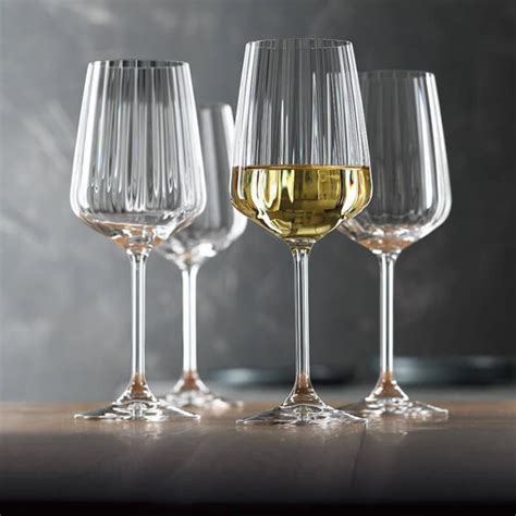 White Wine Glasses: See why they are U shaped - Nightlife.ng: Hottest ...