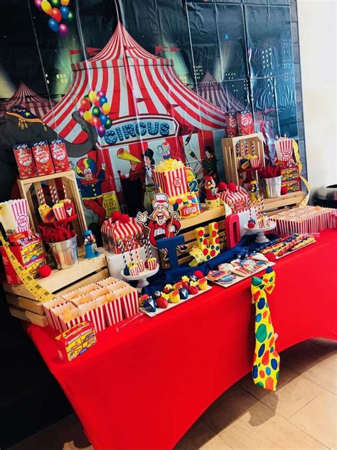 Everson’s vintage circus 2nd birthday party! | CatchMyParty.com | Circus birthday party theme ...