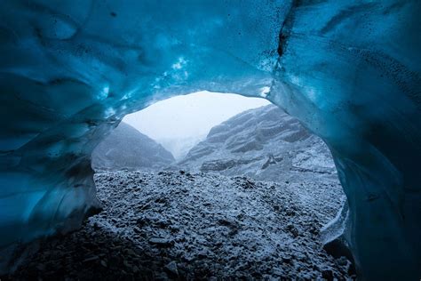 The inside of Iceland's glaciers looks like another planet — Mashable ...