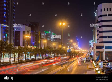 Riyadh skyline at night hi-res stock photography and images - Alamy