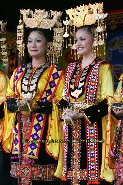 Traditional costume of Bajau, Sabah Malaysia | Traditional outfits, Folk fashion, Traditional ...