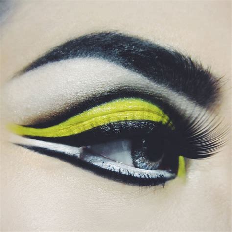 Yellow eye makeup by me | Yellow eye makeup, Eye makeup, Makeup