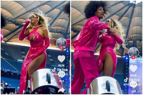 A dancer saves Beyonce after boob pops out in the middle of a concert | Marca