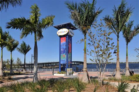 Bradenton Riverwalk Opens by the Manatee River