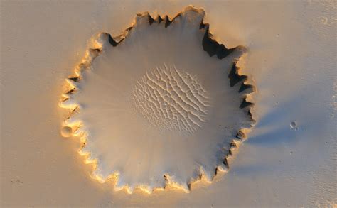 Victoria Crater, Mars, viewed from orbit by the High Resolution Imaging ...