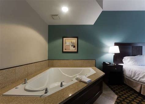 Hampton Inn North Brunswick, NJ - See Discounts