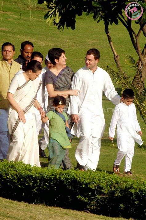 GORGEOUS BEAUTIES: Sonia Gandhi Family Real Life Photos