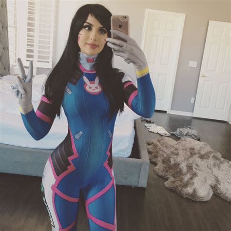 Sssniperwolf cosplays