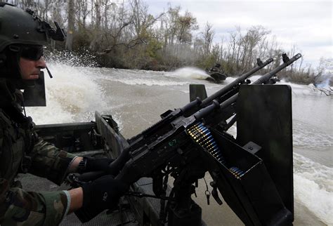 Photo : swcc - twin m240 machine guns