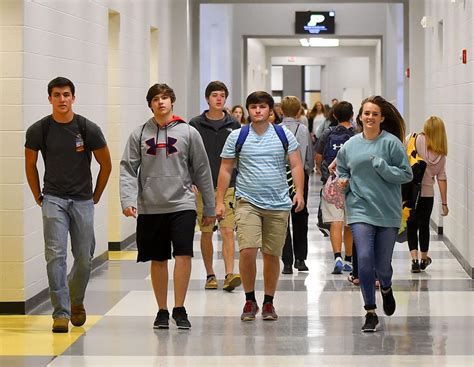 Priceville Students First Day in New High School | Gallery | decaturdaily.com