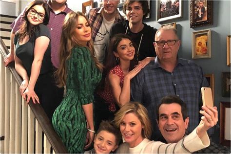 Modern Family Cast Celebrates Emotional Last Day on Sets, Sofia Vergara ...