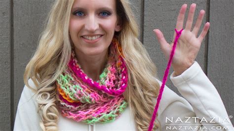 How to Finger Crochet a Scarf - Naztazia