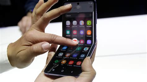 Samsung unveils bendable touchscreen phone | wfmynews2.com