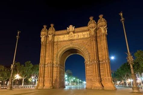 Barcelona Ghost Night Walking Tour | Walking tour, Barcelona travel, Night walking