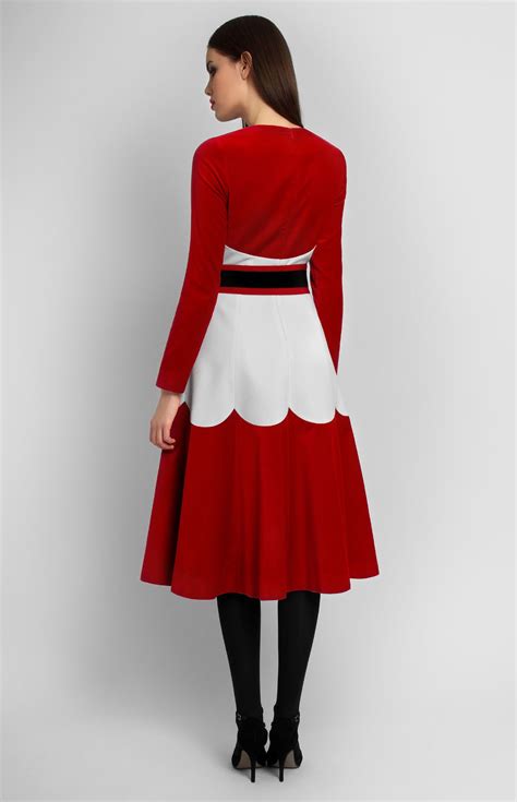 Combined long-sleeve white and red velvet dress. Round neck. Detachable belt with a designer ...