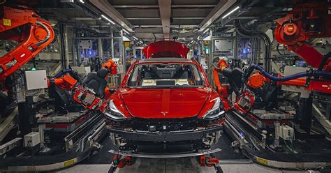 Tesla Model 3: Photos of Elon Musk’s Factory in Fremont - Bloomberg