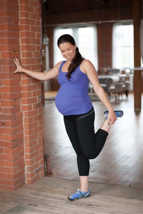 Should I Be Exercising While Pregnant? (Safety and Benefits)