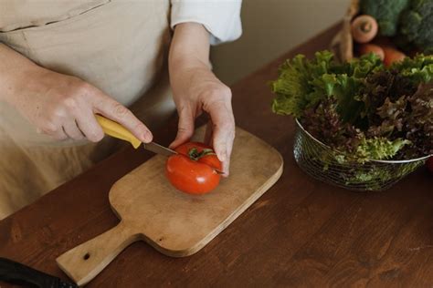 The Benefits of Eating Tomatoes in Weight Loss