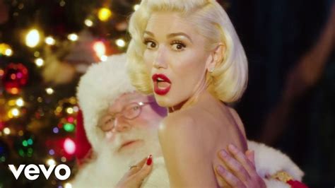 Gwen Stefani - You Make It Feel Like Christmas ft. Blake Shelton ...